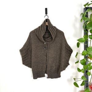 Chunky knit cowl neck sleeveless sweater poncho